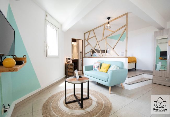 Studio in Sainte Clotilde - T1 - Le Vétiver 3*** - 30m2 - Sea view - 10mn airport