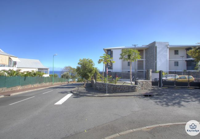 Apartment in Saint-Gilles les Bains - T3 - Infini bleu**** - 63 m2 - ocean view - St-Gilles Apartment in Saint-Gilles les Bains - T3 - Infini bleu**** - 63 m2 - ocean view - St-Gilles