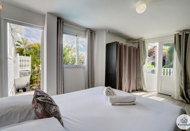 Studio in Saint Pierre - T1 – Perl’Ocean 3***- 24 m2 – swimming pool - Saint-Pierre Studio in Saint Pierre - T1 – Perl’Ocean 3***- 24 m2 – swimming pool - Saint-Pierre