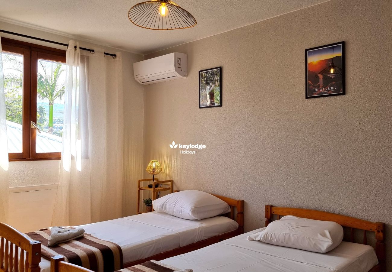 Apartment in Saint-Gilles les Bains - T4 Duplex – La Goélette** - close to center of Saint-Gilles