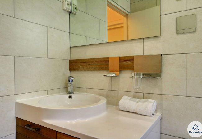 Apartment in Saint Denis - T3 –Duplex Moringue**– close to center of Saint-Denis Apartment in Saint Denis - T3 –Duplex Moringue**– close to center of Saint-Denis