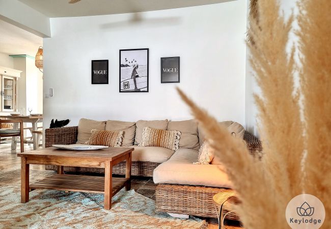 Apartment in Saint-Gilles les Bains - Étoile Bleue - 150m2 T4 in the centre of St-Gilles Apartment in Saint-Gilles les Bains - Étoile Bleue - 150m2 T4 in the centre of St-Gilles