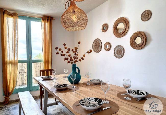 Apartment in Saint-Gilles les Bains - Étoile Bleue - 150m2 T4 in the centre of St-Gilles Apartment in Saint-Gilles les Bains - Étoile Bleue - 150m2 T4 in the centre of St-Gilles