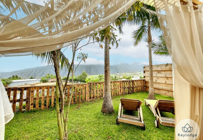 Bungalow in SAINT-LOUIS - Jardin de Montplaisir - Joli Coeur – 25m² bungalow with jacuzzi and mountain view – Saint-Louis Bungalow in SAINT-LOUIS - Jardin de Montplaisir - Joli Coeur – 25m² bungalow with jacuzzi and mountain view – Saint-Louis