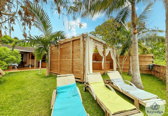 Bungalow in SAINT-LOUIS - Jardin de Montplaisir - Joli Coeur – 25m² bungalow with jacuzzi and mountain view – Saint-Louis Bungalow in SAINT-LOUIS - Jardin de Montplaisir - Joli Coeur – 25m² bungalow with jacuzzi and mountain view – Saint-Louis