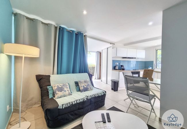 Studio in LES AVIRONS - Balcons du Sud, Aybowan – T1 bis with a shared relaxation pool – Les Avirons Studio in LES AVIRONS - Balcons du Sud, Aybowan – T1 bis with a shared relaxation pool – Les Avirons