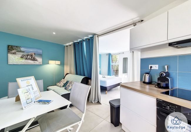 Studio in LES AVIRONS - Balcons du Sud, Aybowan – T1 bis with a shared relaxation pool – Les Avirons Studio in LES AVIRONS - Balcons du Sud, Aybowan – T1 bis with a shared relaxation pool – Les Avirons