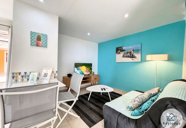 Studio in LES AVIRONS - Balcons du Sud, Aybowan – T1 bis with a shared relaxation pool – Les Avirons Studio in LES AVIRONS - Balcons du Sud, Aybowan – T1 bis with a shared relaxation pool – Les Avirons