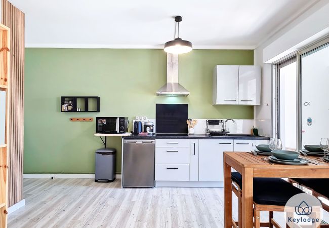 Studio in Saint Denis - Studio bis – Ti Studio Créole 1- 34 m² - close to all amenities - Saint-Denis Studio in Saint Denis - Studio bis – Ti Studio Créole 1- 34 m² - close to all amenities - Saint-Denis