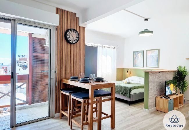 Studio in Saint Denis - Studio bis – Ti Studio Créole 1- 34 m² - close to all amenities - Saint-Denis Studio in Saint Denis - Studio bis – Ti Studio Créole 1- 34 m² - close to all amenities - Saint-Denis