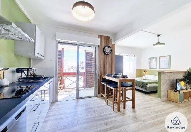 Studio in Saint Denis - Studio bis – Ti Studio Créole 1- 34 m² - close to all amenities - Saint-Denis Studio in Saint Denis - Studio bis – Ti Studio Créole 1- 34 m² - close to all amenities - Saint-Denis