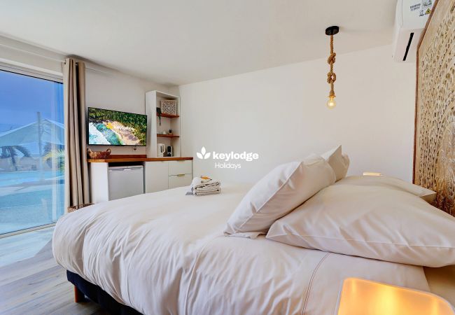 House in Saint-Gilles les Bains - Chez Jab villa – with shared swimming pool,  2 minutes from the beach of Boucan Canot House in Saint-Gilles les Bains - Chez Jab villa – with shared swimming pool,  2 minutes from the beach of Boucan Canot