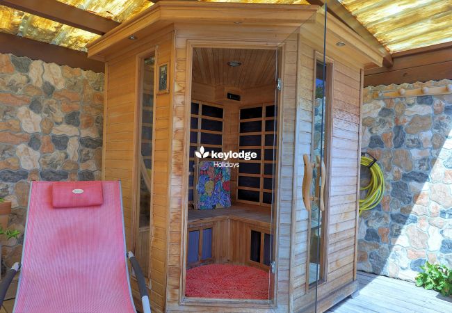 House in Saint-Gilles les Bains - Chez Jab villa – with shared swimming pool,  2 minutes from the beach of Boucan Canot House in Saint-Gilles les Bains - Chez Jab villa – with shared swimming pool,  2 minutes from the beach of Boucan Canot