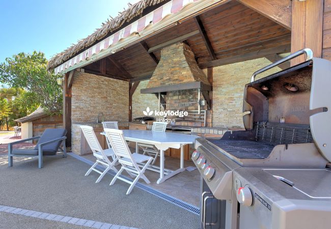 House in Saint-Gilles les Bains - Chez Jab villa – with shared swimming pool,  2 minutes from the beach of Boucan Canot House in Saint-Gilles les Bains - Chez Jab villa – with shared swimming pool,  2 minutes from the beach of Boucan Canot