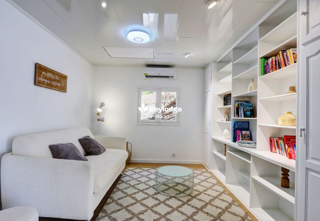 House in Saint-Gilles les Bains - Villa Venus**** – with swimming pool and sea view – St-Gilles House in Saint-Gilles les Bains - Villa Venus**** – with swimming pool and sea view – St-Gilles