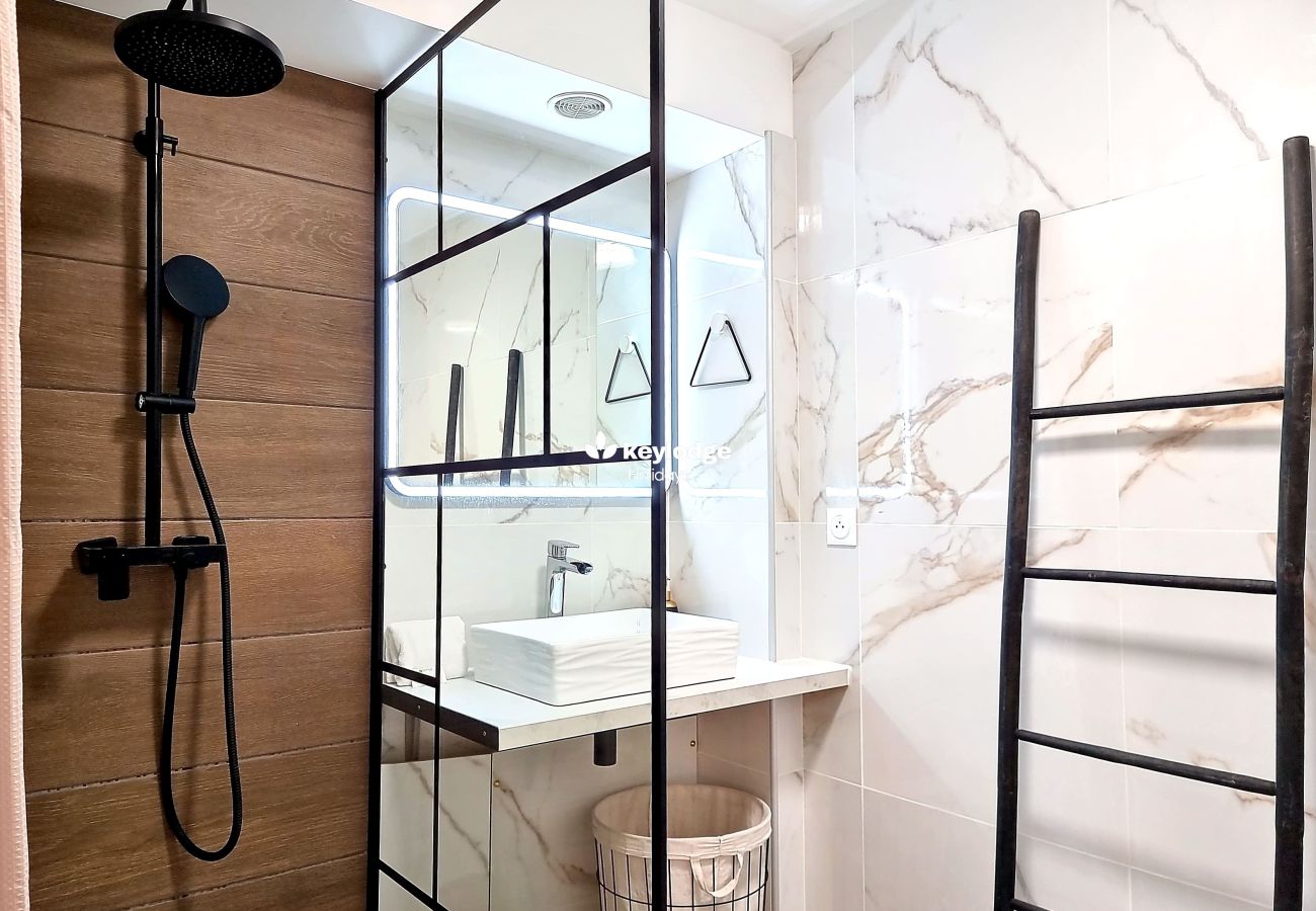 Apartment in Saint Denis - T2 – Ecrin de Douceur - 42 m2 - 10 min from Saint-Denis center