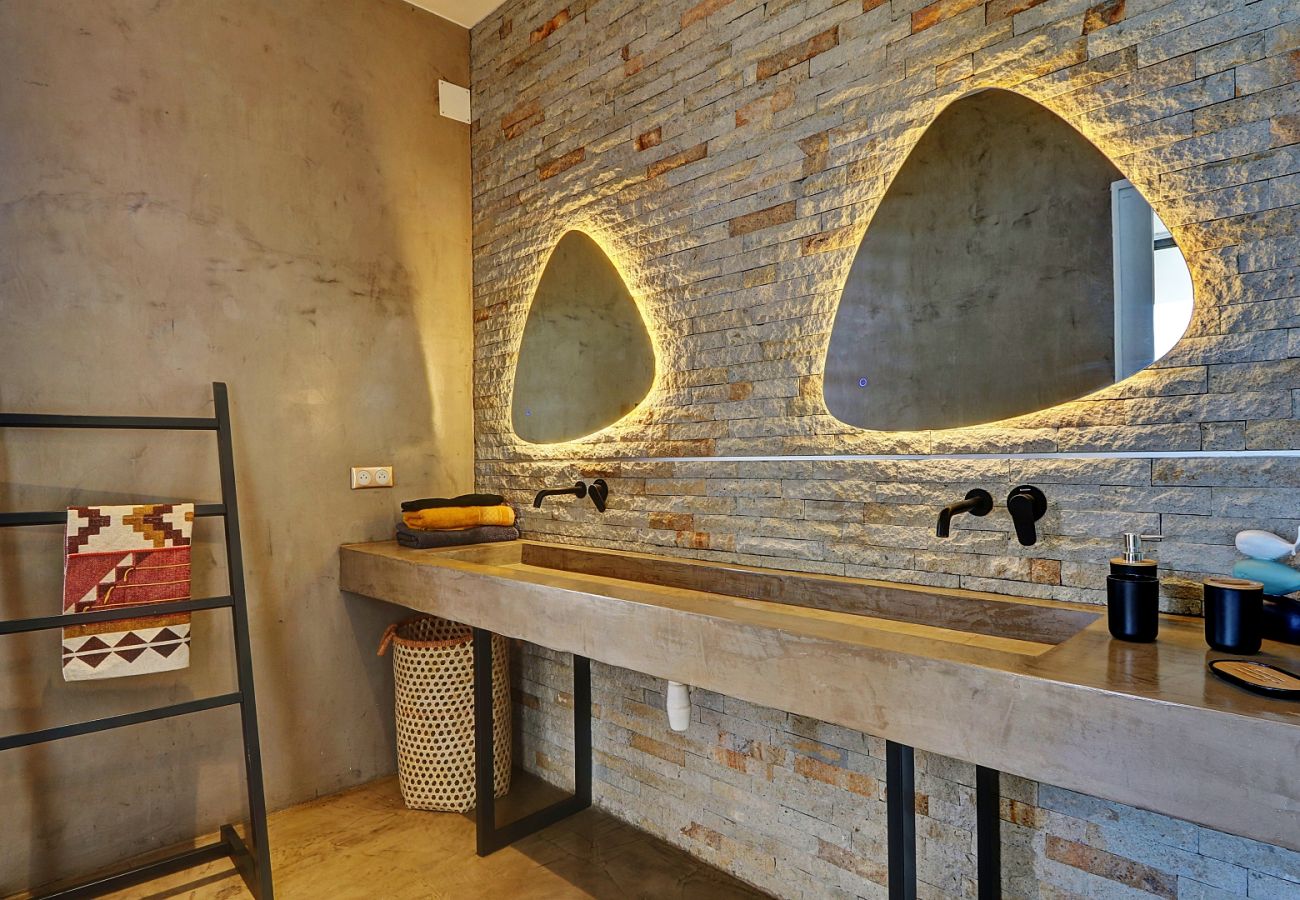 Villa in Hell-Ville - Villa Sambirano – 4 bedroom villa with pool and sea view – Nosy Be