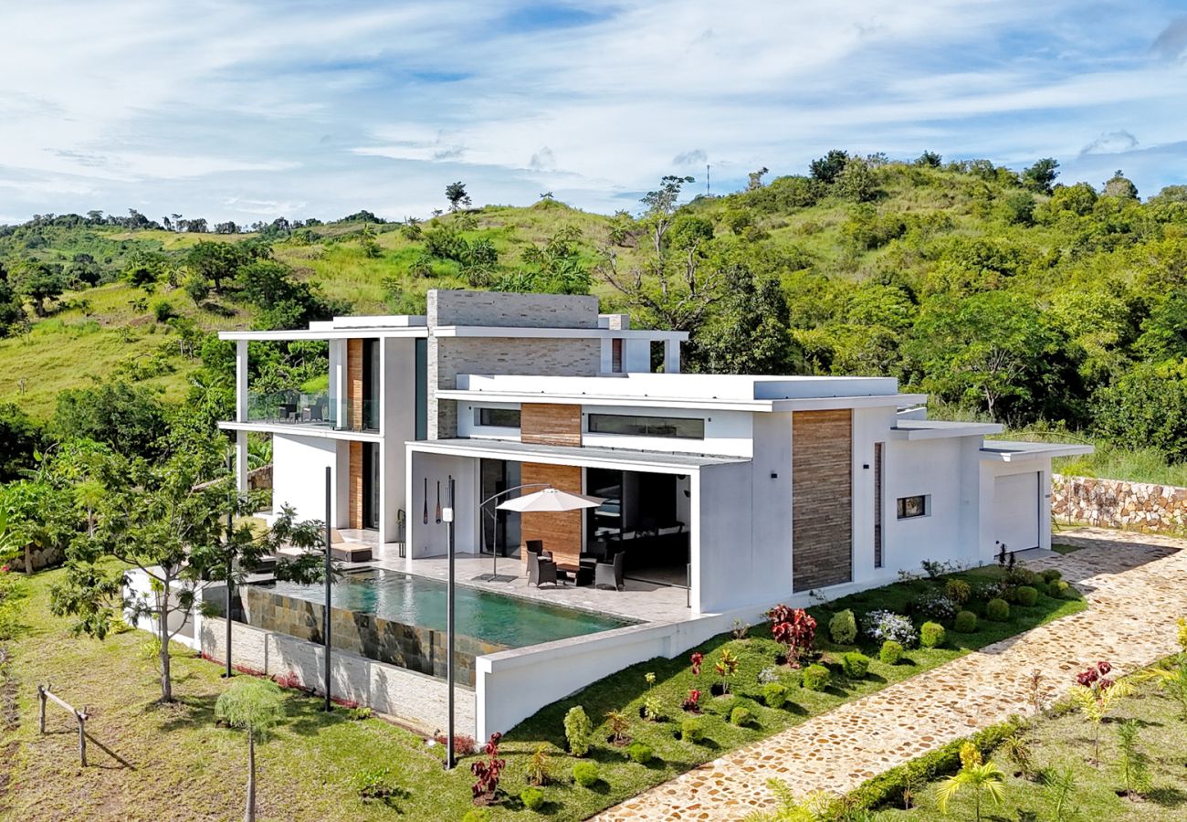 Villa in Hell-Ville - Villa Sambirano – 4 bedroom villa with pool and sea view – Nosy Be