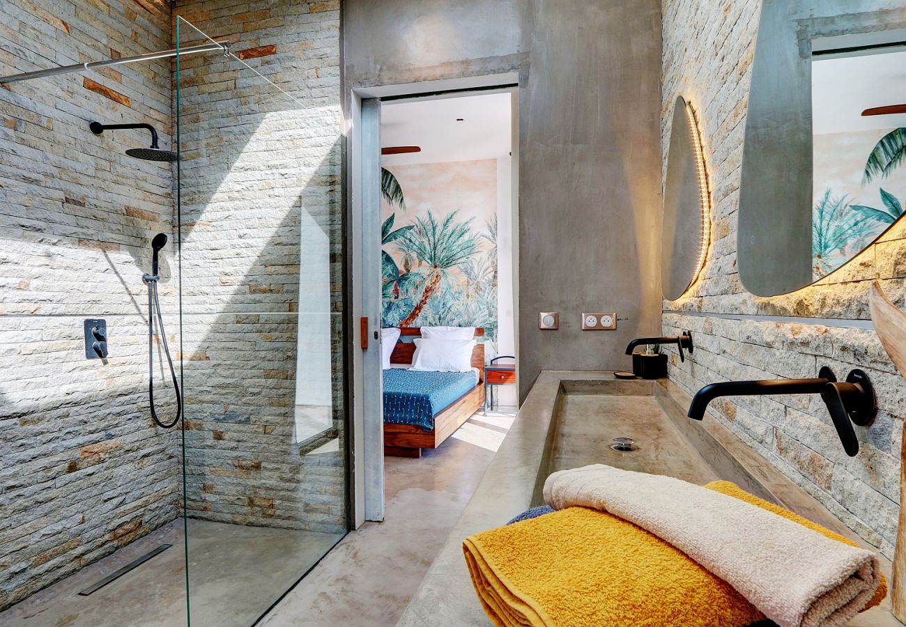 Villa in Hell-Ville - Villa Sambirano – 4 bedroom villa with pool and sea view – Nosy Be