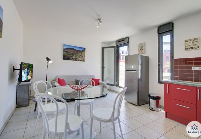 Appartement à Saint Pierre - T2 - Ti Patio*** - 38 m2 - Front de Mer - Saint-Pierre    Appartement à Saint Pierre - T2 - Ti Patio*** - 38 m2 - Front de Mer - Saint-Pierre