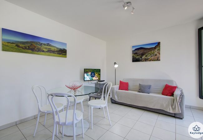 Appartement à Saint Pierre - T2 - Ti Patio*** - 38 m2 - Front de Mer - Saint-Pierre    Appartement à Saint Pierre - T2 - Ti Patio*** - 38 m2 - Front de Mer - Saint-Pierre