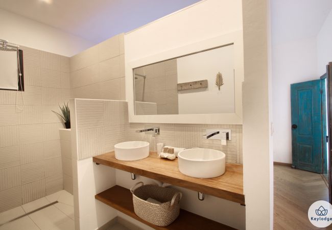 Maison à Saint-Leu - Villa Paloma 4****- 140 m2 - Piscine - Vue exceptionnelle sur l'océan - Saint Leu Maison à Saint-Leu - Villa Paloma 4****- 140 m2 - Piscine - Vue exceptionnelle sur l'océan - Saint Leu