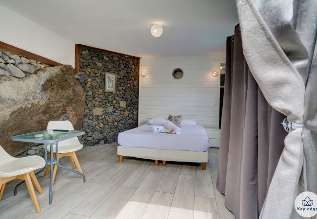Studio à Saint Pierre - T1 - Perl’Ocean 3*** - 32 m2 - Piscine - Saint-Pierre Studio à Saint Pierre - T1 - Perl’Ocean 3*** - 32 m2 - Piscine - Saint-Pierre