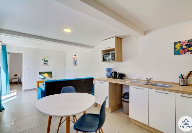 Appartement à Sainte-Clotilde - T2 – Aux Pluies d’Or – 47 m2 – Saint-Denis Appartement à Sainte-Clotilde - T2 – Aux Pluies d’Or – 47 m2 – Saint-Denis