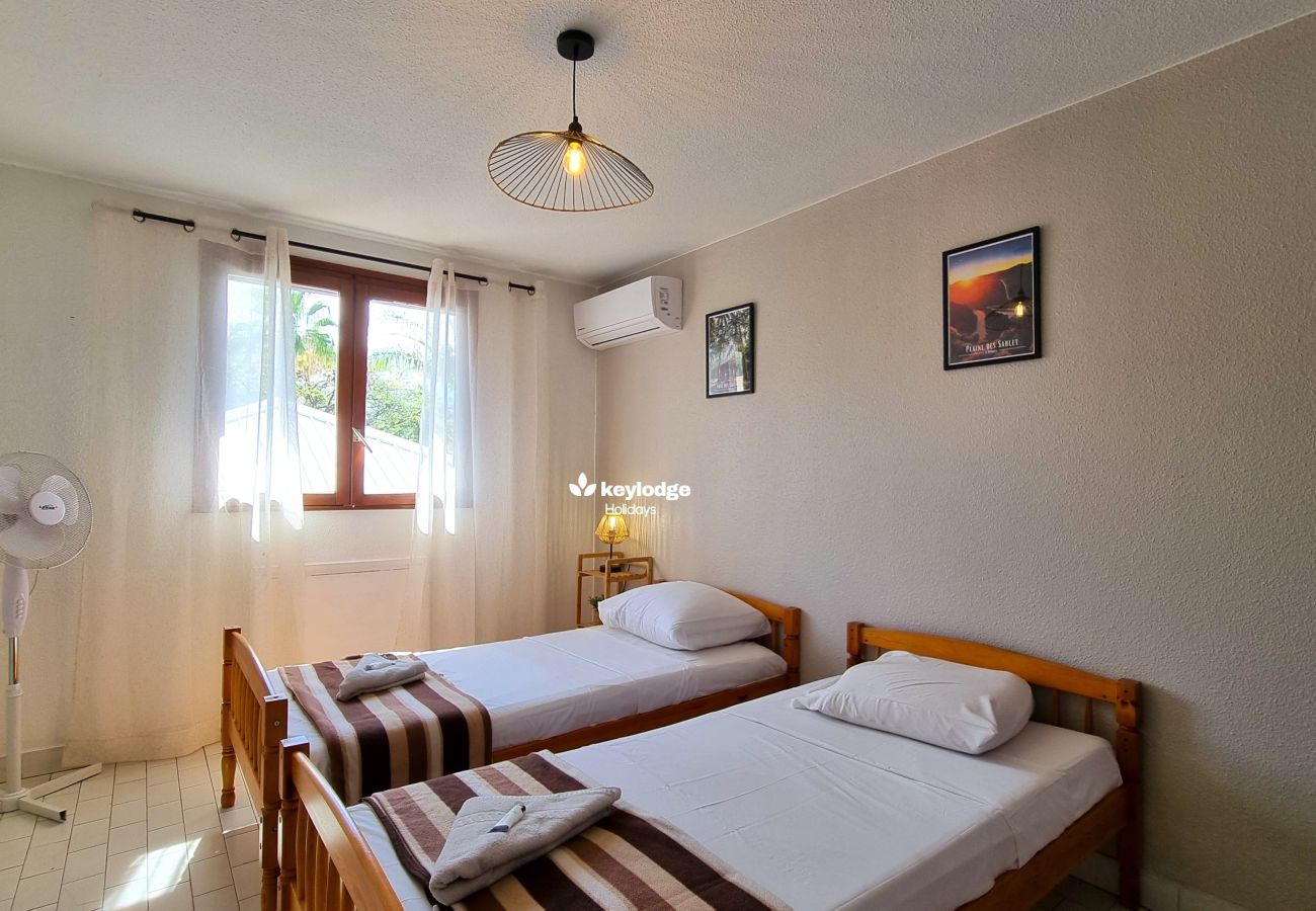 Appartement à Saint-Gilles les Bains - T4 Duplex – La Goélette** – Saint-Gilles centre