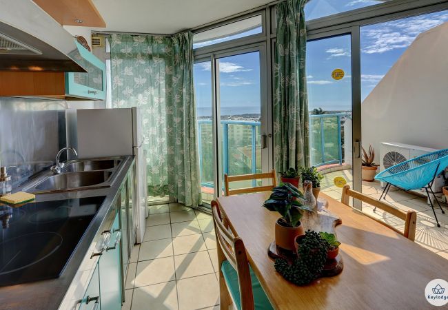 Appartement à Sainte-Clotilde - T2 – Les 3 Bertels** - Vue mer -  Sainte-Clotilde  Appartement à Sainte-Clotilde - T2 – Les 3 Bertels** - Vue mer -  Sainte-Clotilde