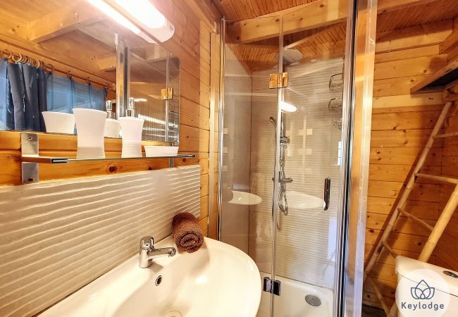 Bungalow à SAINT-LOUIS - Jardin de Montplaisir - Joli Coeur – Bungalow 25m² avec jacuzzi et vue sur la montagne – Saint-Louis Bungalow à SAINT-LOUIS - Jardin de Montplaisir - Joli Coeur – Bungalow 25m² avec jacuzzi et vue sur la montagne – Saint-Louis