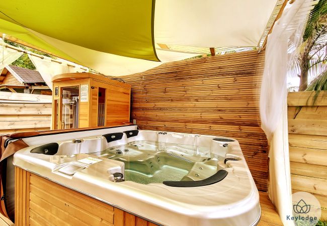 Bungalow à SAINT-LOUIS - Jardin de Montplaisir - Joli Coeur – Bungalow 25m² avec jacuzzi et vue sur la montagne – Saint-Louis Bungalow à SAINT-LOUIS - Jardin de Montplaisir - Joli Coeur – Bungalow 25m² avec jacuzzi et vue sur la montagne – Saint-Louis