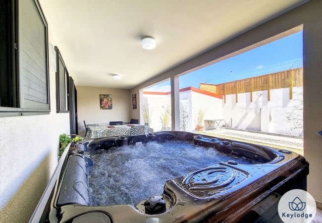 Maison à LE TAMPON - Villa Marie France – 60 m² - avec sauna et jacuzzi à la Plaine des cafres Maison à LE TAMPON - Villa Marie France – 60 m² - avec sauna et jacuzzi à la Plaine des cafres
