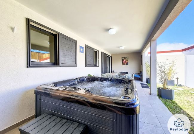 Maison à LE TAMPON - Villa Marie France – 60 m² - avec sauna et jacuzzi à la Plaine des cafres Maison à LE TAMPON - Villa Marie France – 60 m² - avec sauna et jacuzzi à la Plaine des cafres