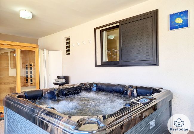 Maison à LE TAMPON - Villa Marie France – 60 m² - avec sauna et jacuzzi à la Plaine des cafres Maison à LE TAMPON - Villa Marie France – 60 m² - avec sauna et jacuzzi à la Plaine des cafres