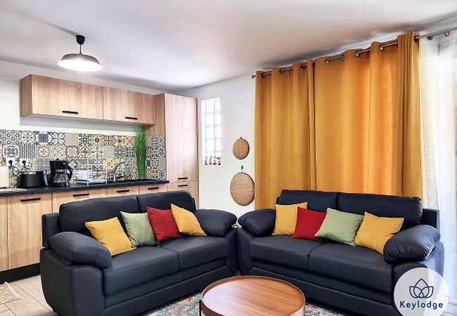 Maison à LE TAMPON - Villa Marie France – 60 m² - avec sauna et jacuzzi à la Plaine des cafres Maison à LE TAMPON - Villa Marie France – 60 m² - avec sauna et jacuzzi à la Plaine des cafres