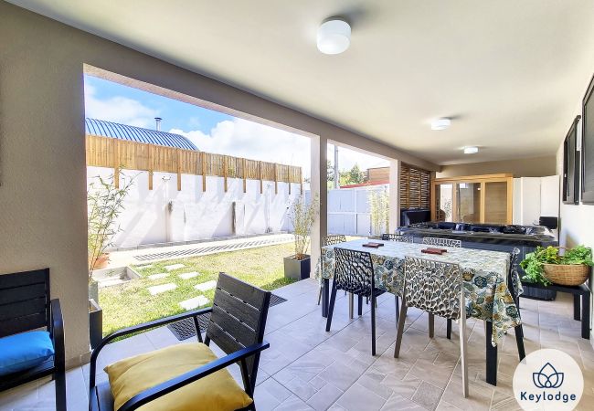 Maison à LE TAMPON - Villa Marie France – 60 m² - avec sauna et jacuzzi à la Plaine des cafres Maison à LE TAMPON - Villa Marie France – 60 m² - avec sauna et jacuzzi à la Plaine des cafres