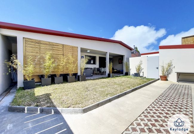 Maison à LE TAMPON - Villa Marie France – 60 m² - avec sauna et jacuzzi à la Plaine des cafres Maison à LE TAMPON - Villa Marie France – 60 m² - avec sauna et jacuzzi à la Plaine des cafres