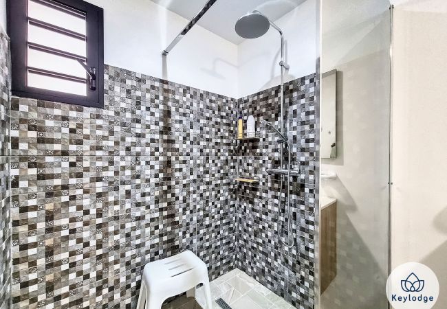 Maison à LE TAMPON - Villa Marie France – 60 m² - avec sauna et jacuzzi à la Plaine des cafres Maison à LE TAMPON - Villa Marie France – 60 m² - avec sauna et jacuzzi à la Plaine des cafres