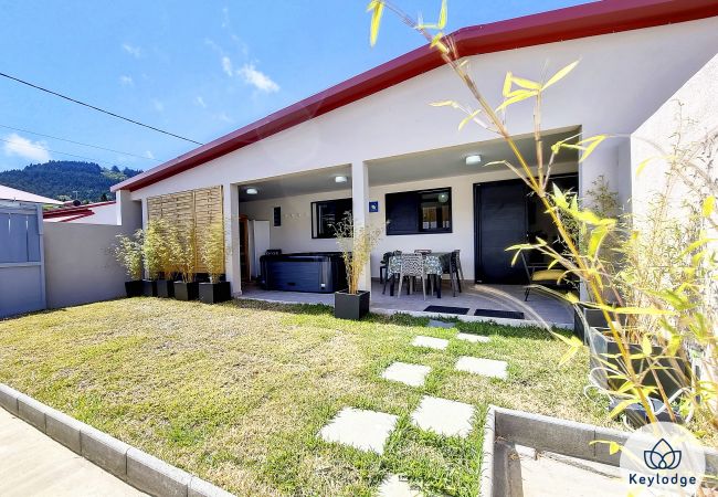 Maison à LE TAMPON - Villa Marie France – 60 m² - avec sauna et jacuzzi à la Plaine des cafres Maison à LE TAMPON - Villa Marie France – 60 m² - avec sauna et jacuzzi à la Plaine des cafres