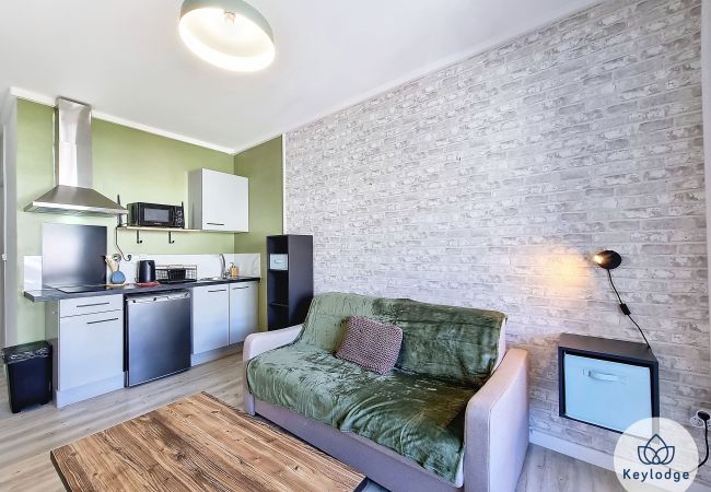 Studio à Saint Denis - Ti Studio Créole 2 – studio de 21m²– proche des commodités – Saint-Denis  Studio à Saint Denis - Ti Studio Créole 2 – studio de 21m²– proche des commodités – Saint-Denis