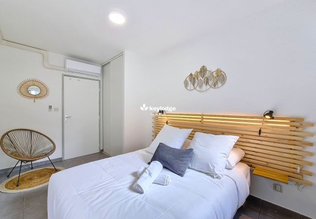Appartement à Saint Pierre - Douceur Exotique – T3 avec piscine partagée - centre-ville de Saint-Pierre Appartement à Saint Pierre - Douceur Exotique – T3 avec piscine partagée - centre-ville de Saint-Pierre