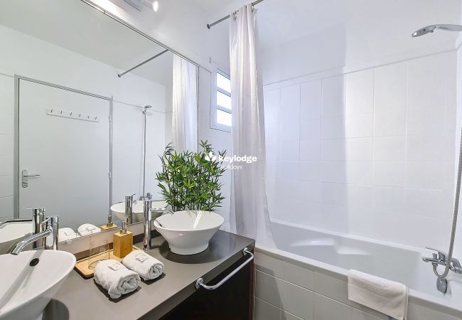 Appartement à Saint Pierre - Douceur Exotique – T3 avec piscine partagée - centre-ville de Saint-Pierre Appartement à Saint Pierre - Douceur Exotique – T3 avec piscine partagée - centre-ville de Saint-Pierre