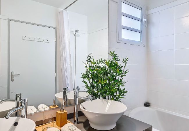 Appartement à Saint Pierre - Douceur Exotique – T3 avec piscine partagée - centre-ville de Saint-Pierre Appartement à Saint Pierre - Douceur Exotique – T3 avec piscine partagée - centre-ville de Saint-Pierre