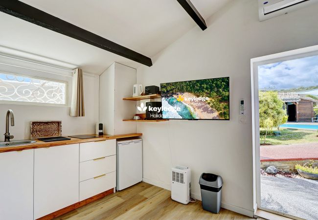 Studio à Saint-Gilles les Bains - Chez Jab - studio avec piscine partagée - Boucan Canot Studio à Saint-Gilles les Bains - Chez Jab - studio avec piscine partagée - Boucan Canot