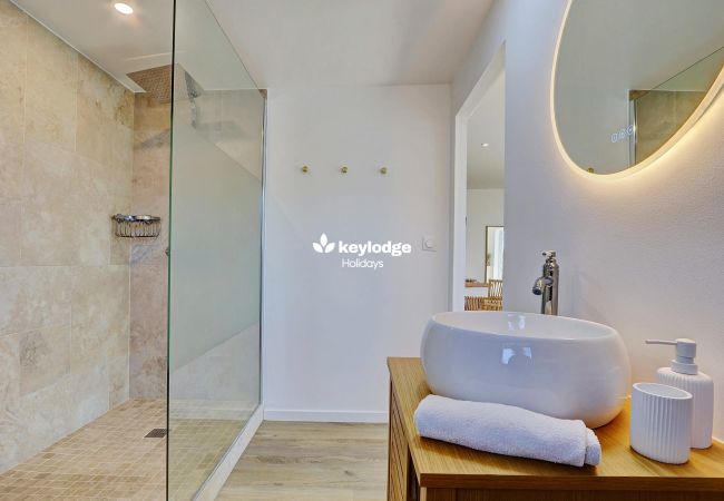 Maison à Saint-Gilles les Bains - Chez Jab villa – avec piscine partagée, à 2 min de la plage de Boucan Canot Maison à Saint-Gilles les Bains - Chez Jab villa – avec piscine partagée, à 2 min de la plage de Boucan Canot
