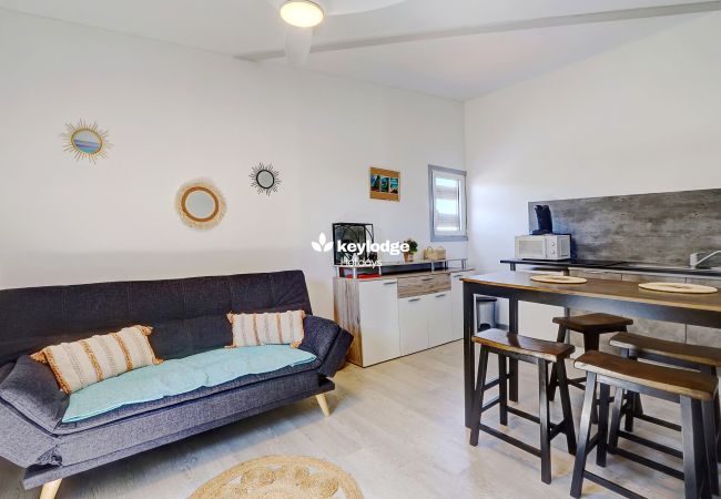 Appartement à Saint Pierre - Liyann, T2 de 50m², proche de la plage de Terre-Sainte Appartement à Saint Pierre - Liyann, T2 de 50m², proche de la plage de Terre-Sainte