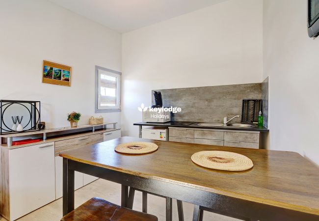 Appartement à Saint Pierre - Liyann, T2 de 50m², proche de la plage de Terre-Sainte Appartement à Saint Pierre - Liyann, T2 de 50m², proche de la plage de Terre-Sainte