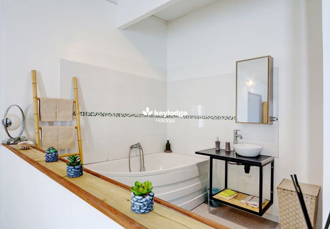 Appartement à Saint Pierre - Liyann, T2 de 50m², proche de la plage de Terre-Sainte Appartement à Saint Pierre - Liyann, T2 de 50m², proche de la plage de Terre-Sainte