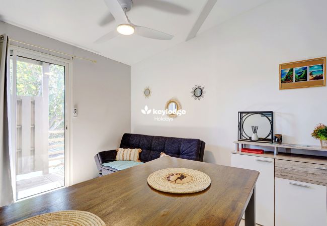 Appartement à Saint Pierre - Liyann, T2 de 50m², proche de la plage de Terre-Sainte Appartement à Saint Pierre - Liyann, T2 de 50m², proche de la plage de Terre-Sainte